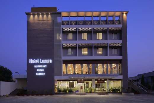 HOTEL LUXURA