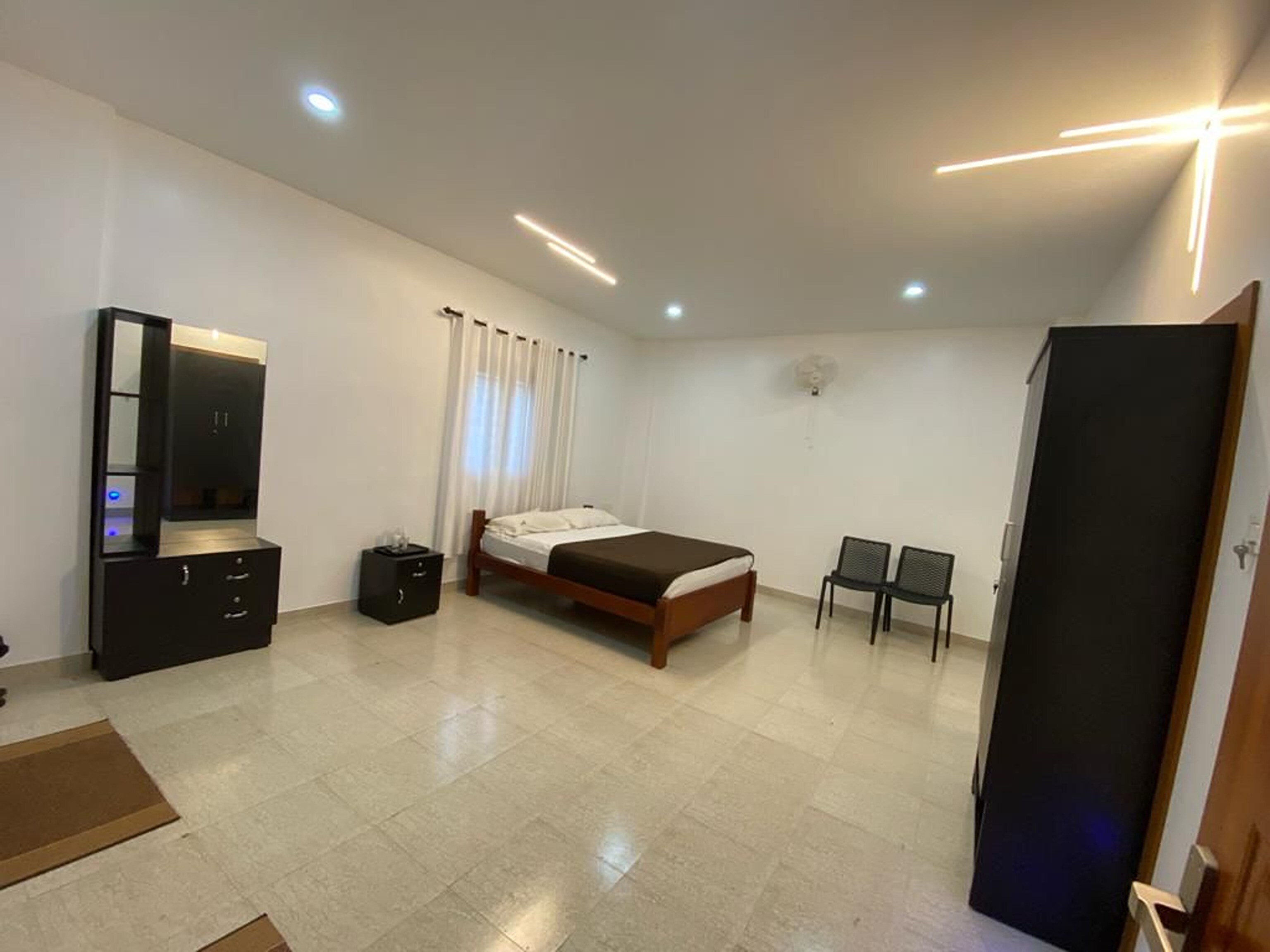 Sky View Apartments|Rooms