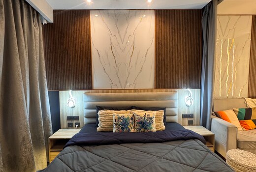 Luxury 37th Floor River City View
