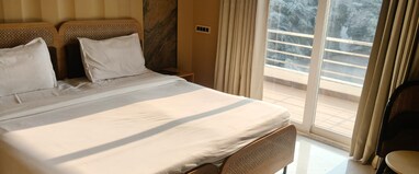 Saltstayz Premier Faridabad Near Sarita Vihar