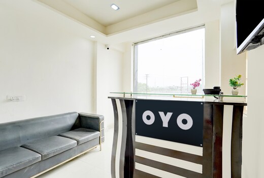 Hotel O Oshiva Stay