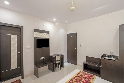 Hotel Anchal Villa By YB Hotels