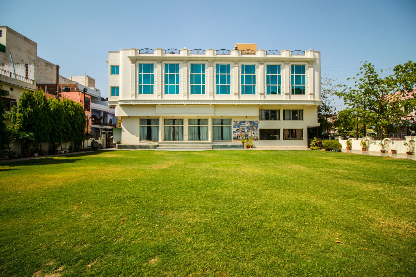 Hotel Suruchi (A minute walk from Gole ka Mandir)