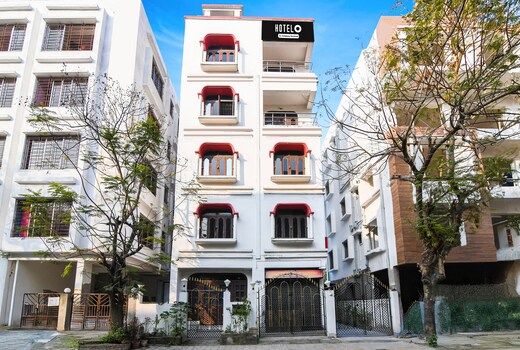 Super Hotel O Biswa Bangla Sarani