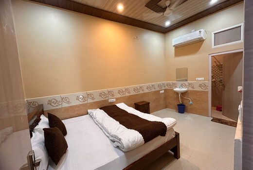 shyama shyam dham unite of vrindavan wala