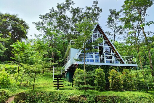 Forest valley cottage marrotichal