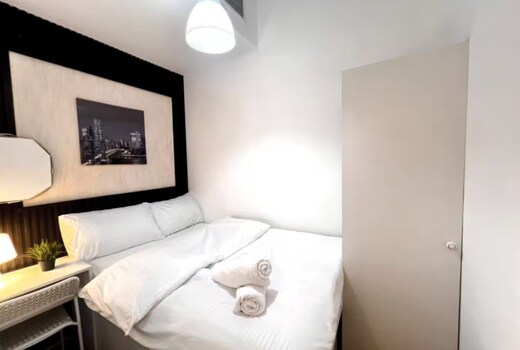 Dual Partition Room In Tecom Near Metro