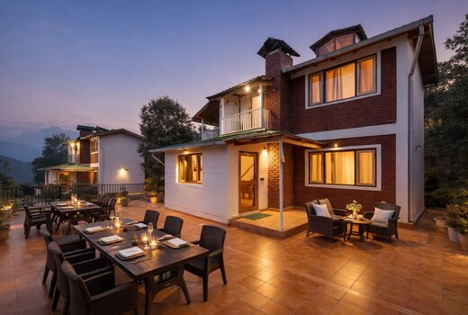 Pet-Friendly 2BHK w mountain view | Dream Cottage (1) by RoamHome