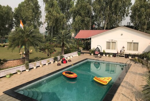 Friends & Chill Farm in Noida