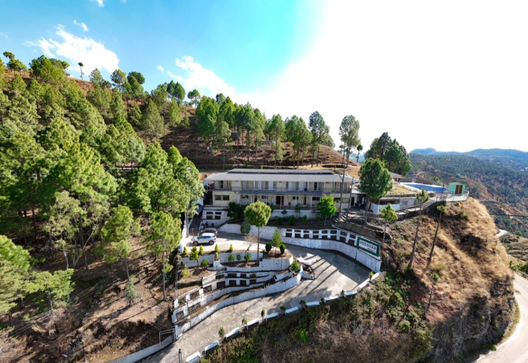 Hushvan Resorts