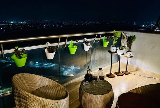 Luxurry Stay At Supernova Noida