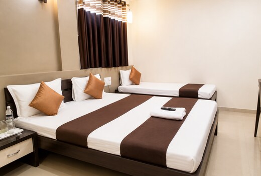 OM EXECUTIVE LODGE