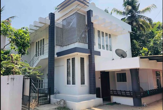 Emerald Dormitory and Homestay