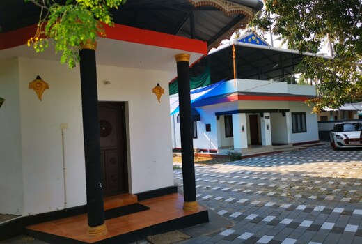 HAPPINESS HOMESTAY