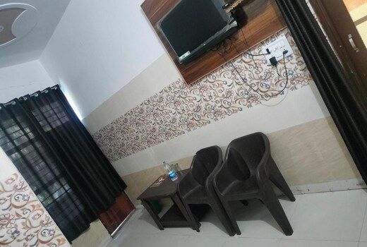 HOTEL DHARA