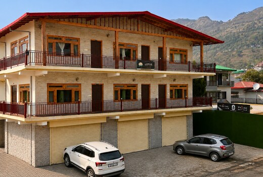 Lotus Lake View Inn