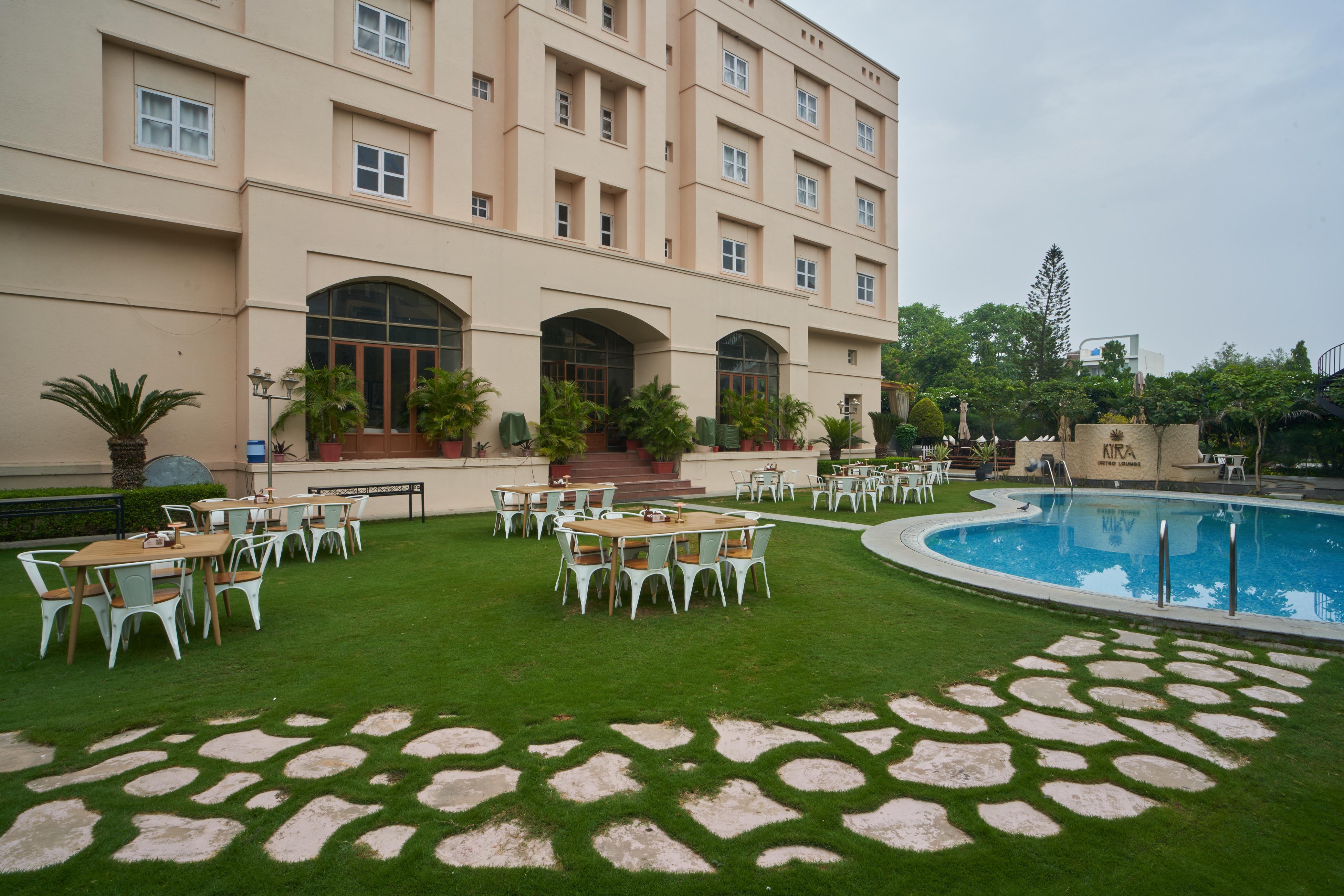 HOTEL PARAS MAHAL