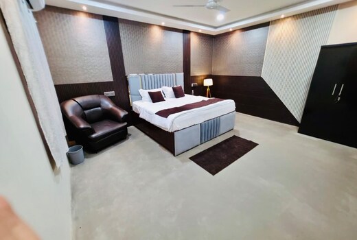 AXOM HOMESTAY & VILLAS