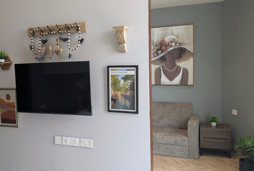 Studio Apt - 2TVs, WiFi & Free Parking