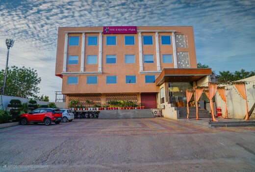 Hotel the Crystal Park - 500m from ISBT Bus Stand