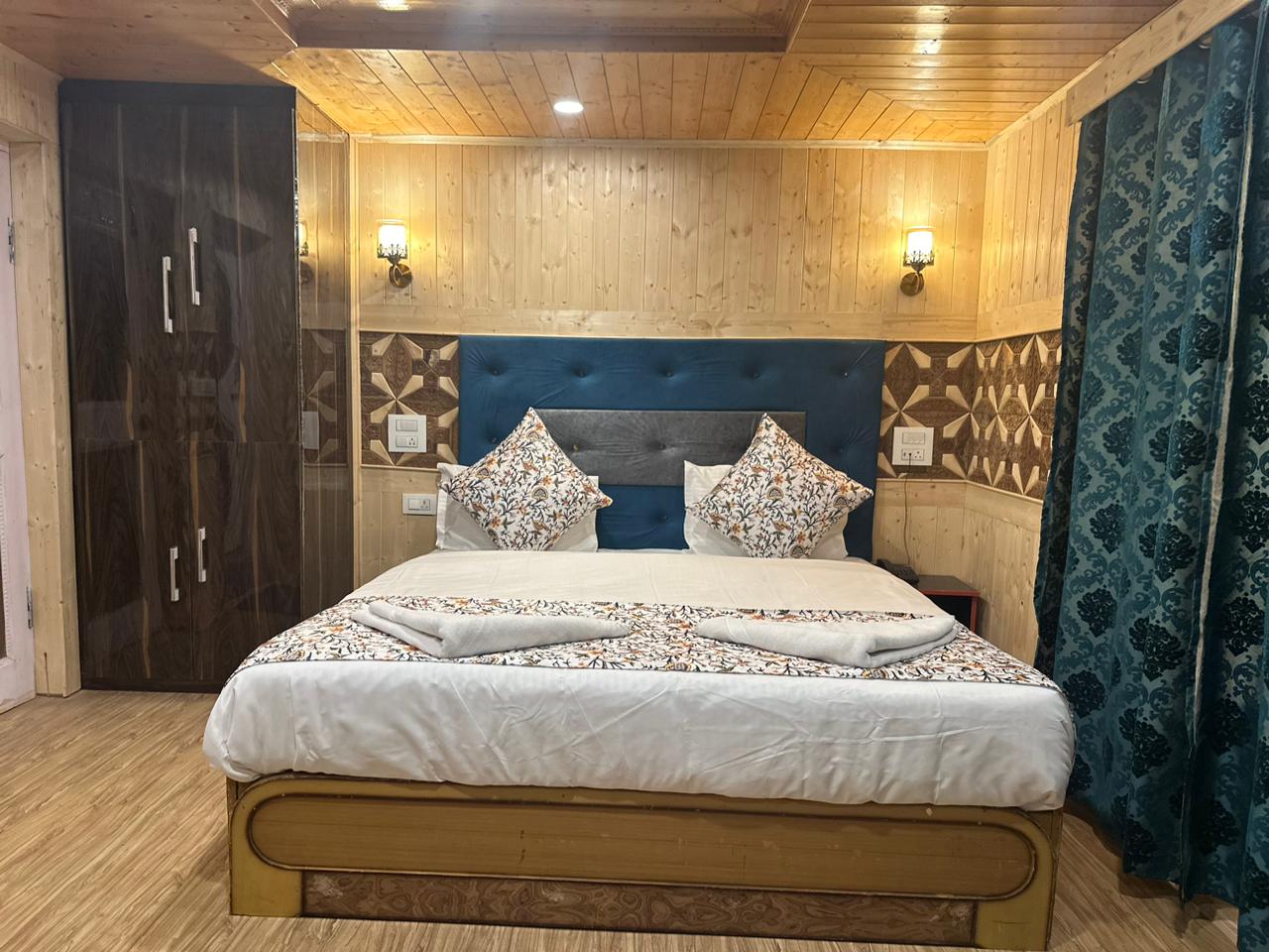 Hotel Mountain Peaks Pahalgam