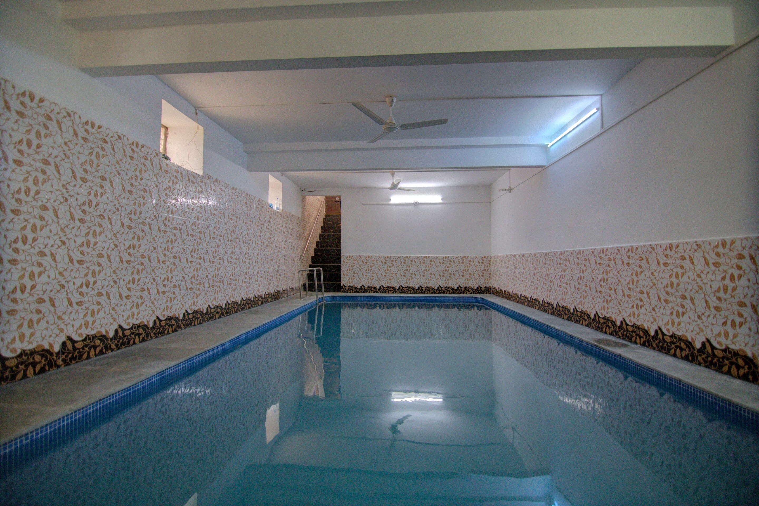 Hotel Heera Court
