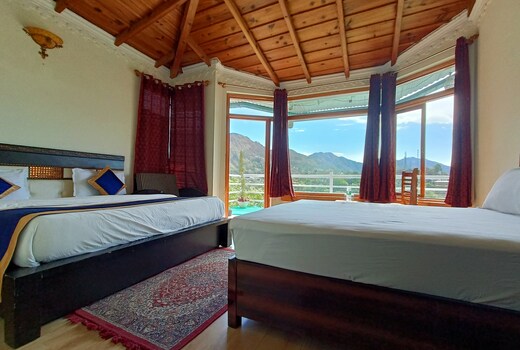 Crystal Lakeview | Rooms & Kitchen