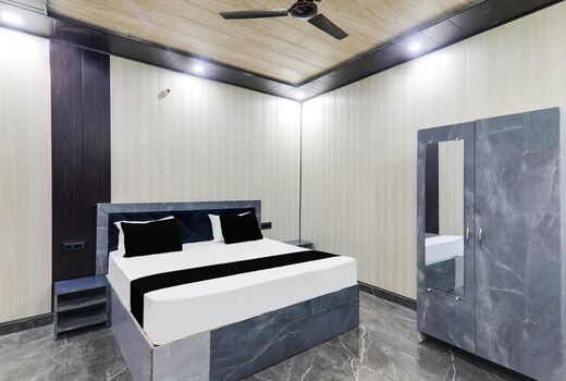 Hotel O H. A GRAND
