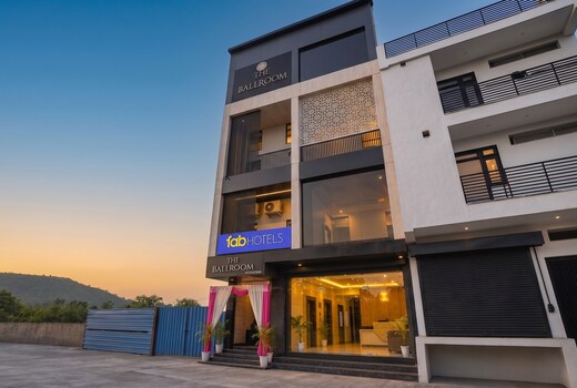 FabHotel Prime The Ballroom - Near GD Goenka University