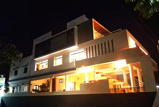 SE Grand 7BHK AC flat with 4 Kitchen & 4 Living rooms