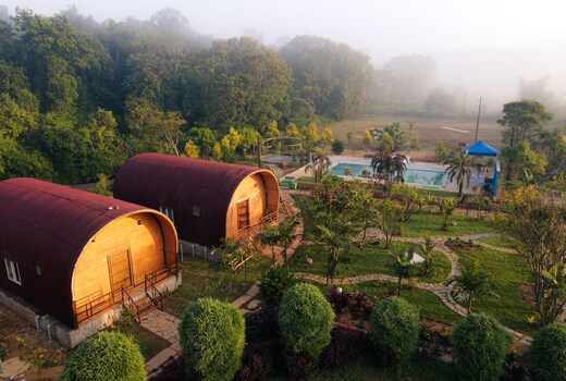 Streamedge Homestay | Rooms & Restaurant