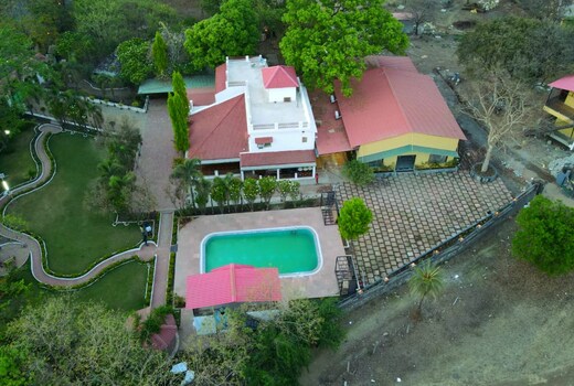 TGI INSIGNIA RESORT AND VILLAS
