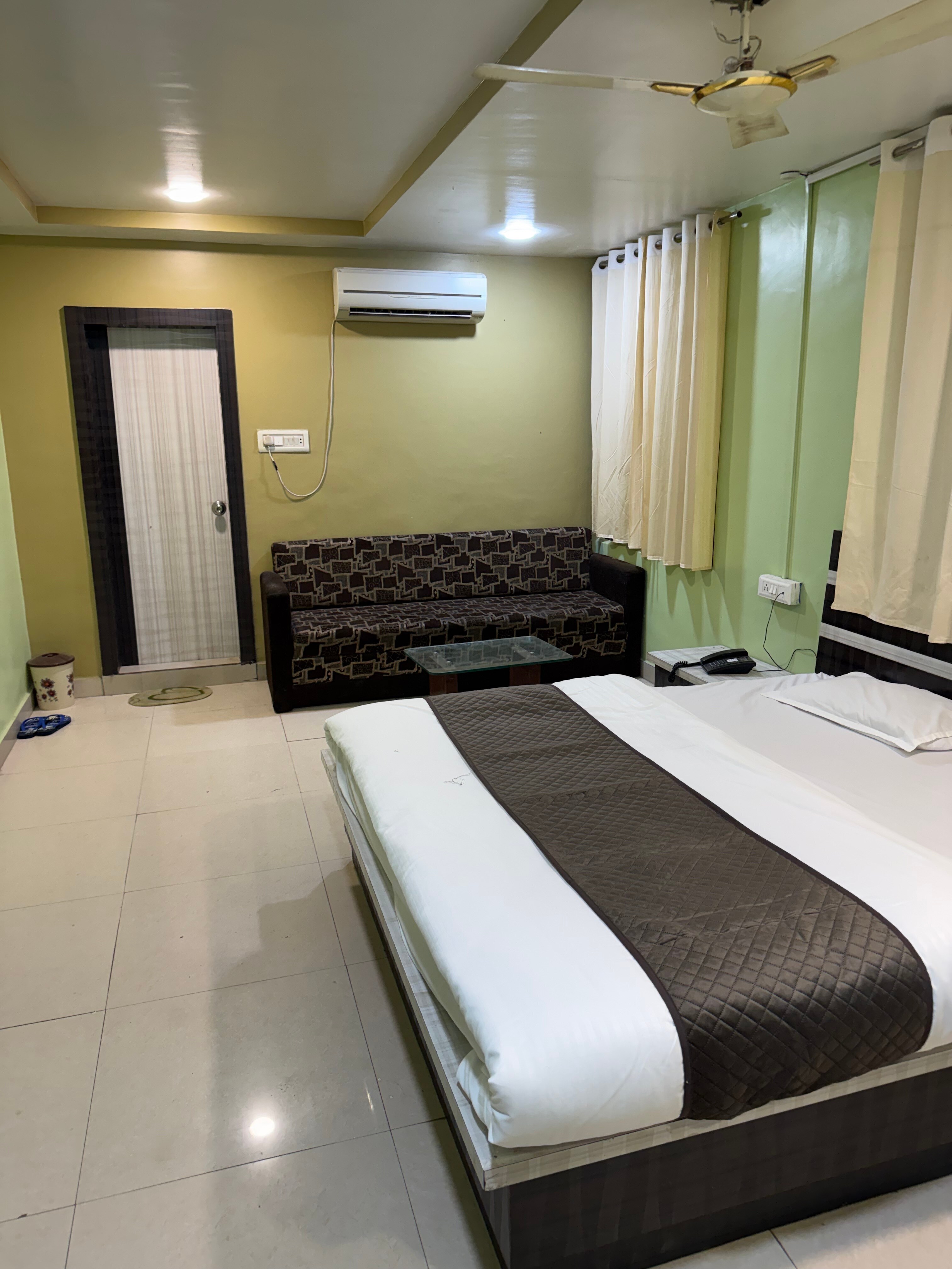 HOTEL RAJ INN RESTAURANT & BAR