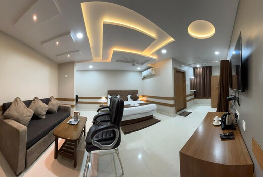 CHINIRAJ HOTEL