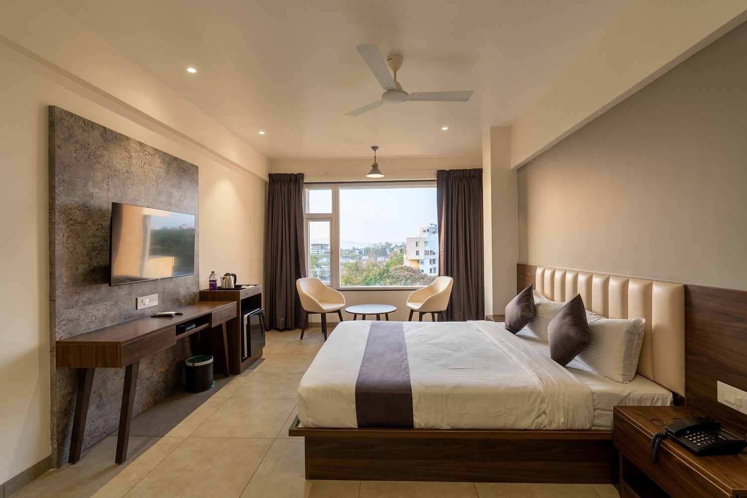 The Living Hub ( Business Hotel )