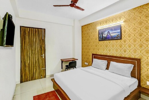 Hotel Noida Continental at Noida City Center