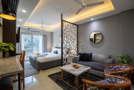 BedChambers Luxe Stay Near Medicity