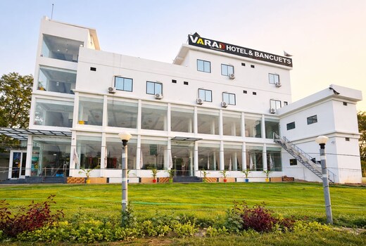 Varad International Hotel & Banquets