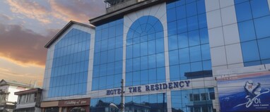 Hotel The Residency Srinagar (05 min walk to Clock Tower)