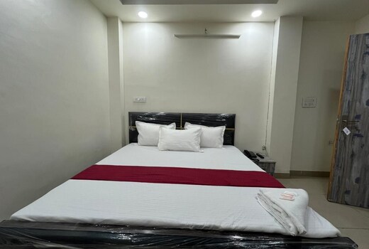 Hotel Karan Residency Near Anand Vihar by KAT Group