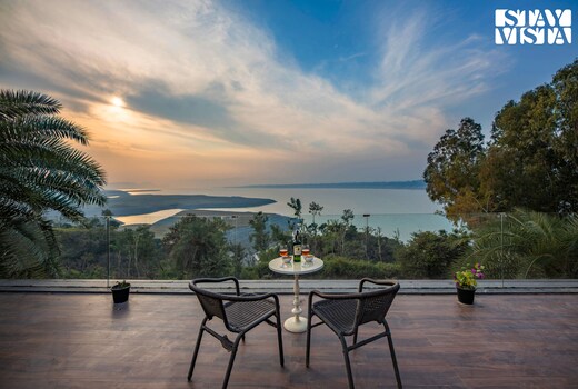 StayVista at Lake Pearl Serenity