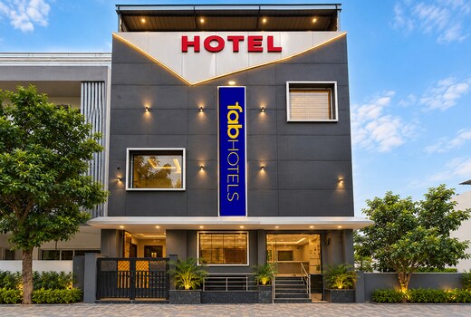 FabHotel Shivom