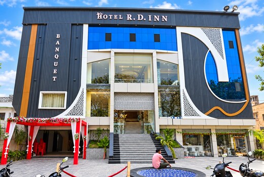 R D INN