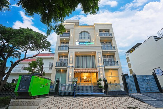 The Riverstone Inn - Near India Expo Centre and Mart