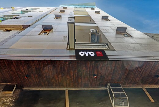 OYO 820499 Crown Inn
