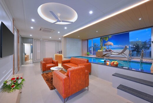 Foxoso Vega Luxury Suite 3BHK Suite with Pvt Pool