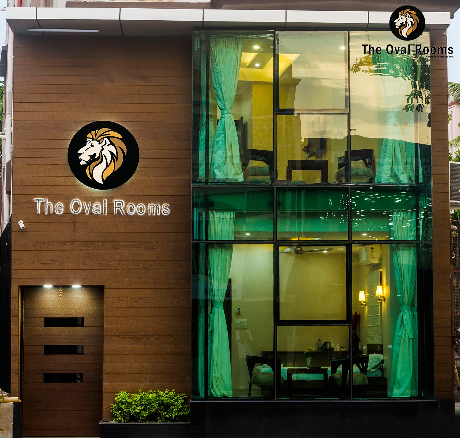 THE OVAL ROOMS