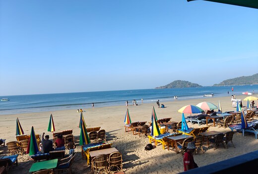 Rococo Pelton Beach Hut | Room & Restaurant