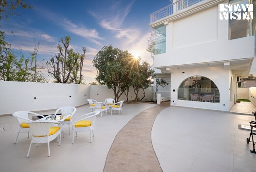 StayVista at Moonstone @ Tirtham Ivory Home w/ Jacuzzi