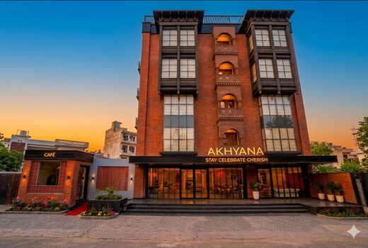 Akhyana Hotel Near Unitech Cyber Park